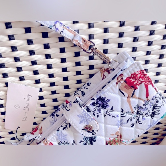 Vera Bradley RFID Smartphone Wristlet Cotton Quilted ✨ Merry Mischief Snow Day - Picture 16 of 16